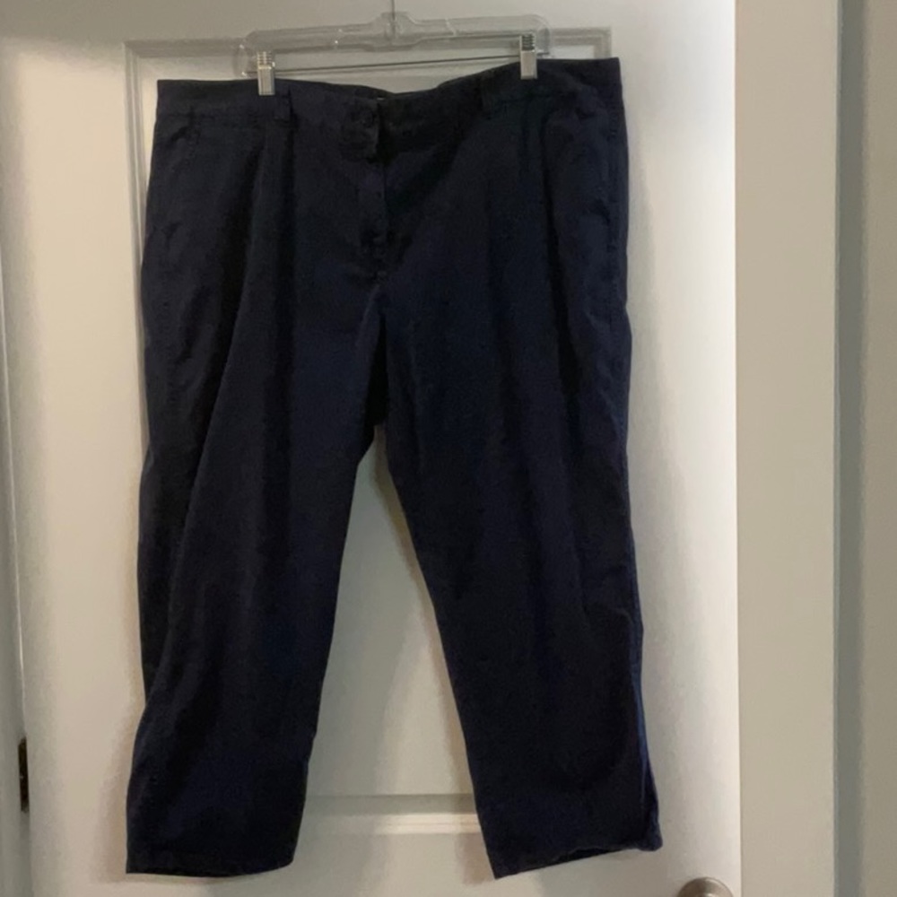 Crown & Ivy Navy Blue Capris 20W